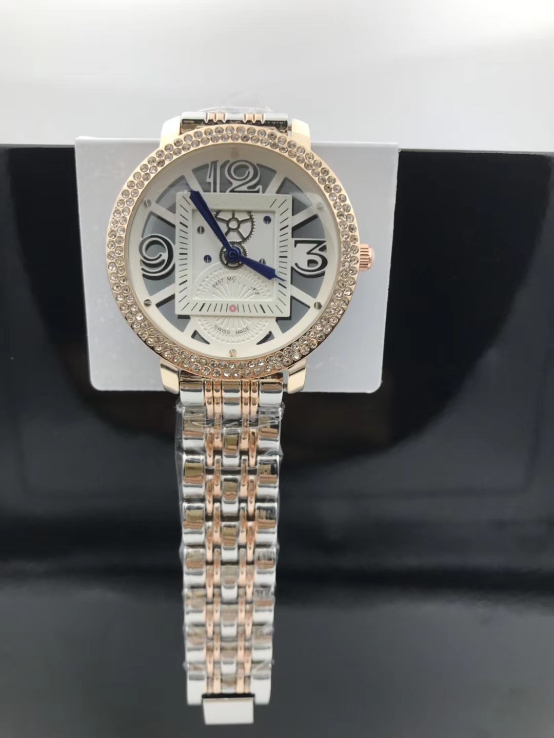 2022 new high quality Three stitches quartz watch Fashion Womens Watches CART WristWatches Mens Sport Watches Steel strap montre de luxe
2022 new high quality Three stitches quartz watch Fashion Womens Watches CART WristWatches Mens Sport Watches Steel strap montre de luxe