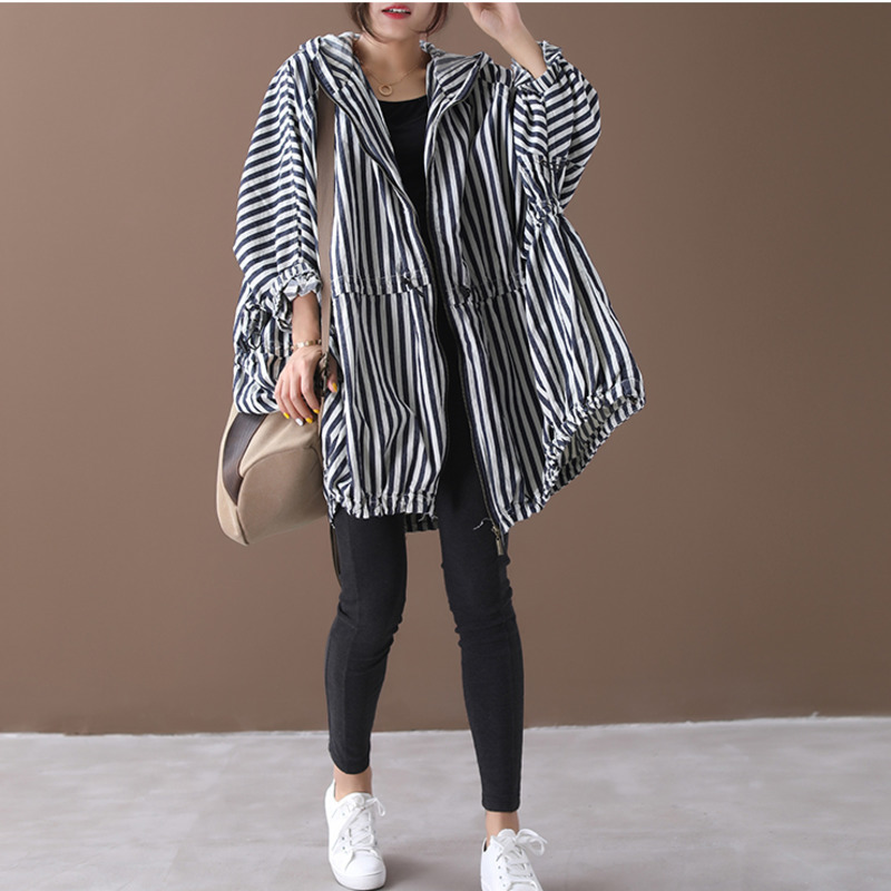 [EWQ] Autumn New Pattern Office Lady Style Full Sleeve Loose Vertical Striped Pattern Drawstring Hooded Collar Coat LJ201128