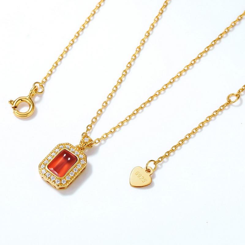 Korean light luxury retro red garnet necklace female net red live s925 silver plated gold lace long brand neck chain
Korean light luxury retro red garnet necklace female net red live s925 silver plated gold lace long brand neck chain