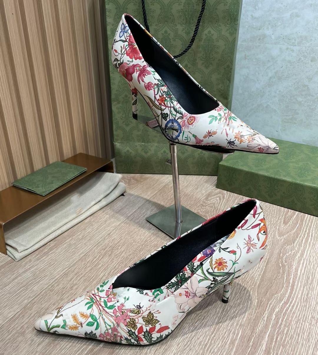 Woman The Hacker Project Knife Pump Shoe Fashion Print Flower Leather Collaboration Lady Luxurys Designer Party Limited Edition Calfskin Hig, Black
Woman The Hacker Project Knife Pump Shoe Fashion Print Flower Leather Collaboration Lady Luxurys Designer Party Limited Edition Calfskin Hig, Black