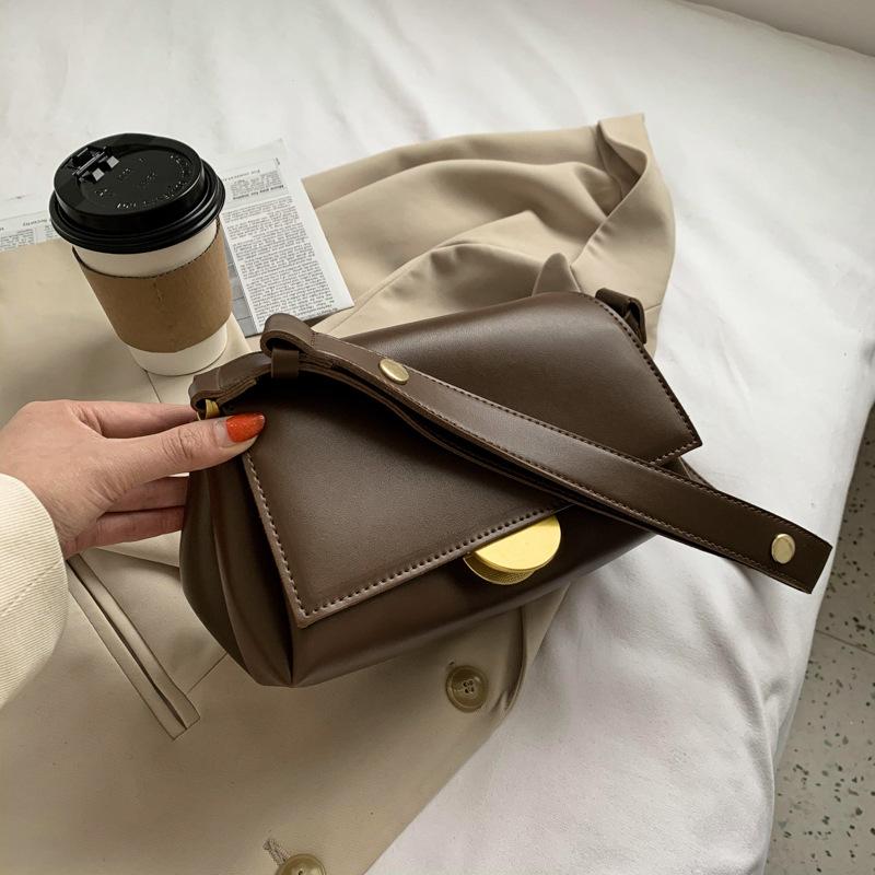 Small 2021 French Niche Design Brand Retro French Stick Bag Under The New Trendy Stiletto Bag, Black 
Small 2021 French Niche Design Brand Retro French Stick Bag Under The New Trendy Stiletto Bag, Black