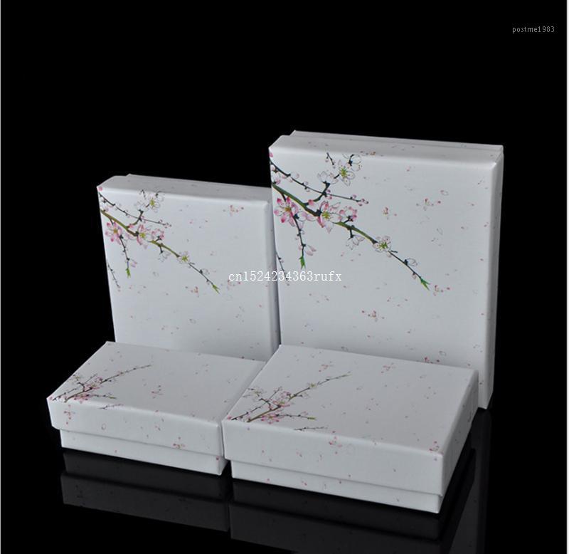 100pcs White Color Gift Boxes For Jewelry Flower Oblong Box Ring Earring Necklace Pendant Packaging Boxes1
100pcs White Color Gift Boxes For Jewelry Flower Oblong Box Ring Earring Necklace Pendant Packaging Boxes1