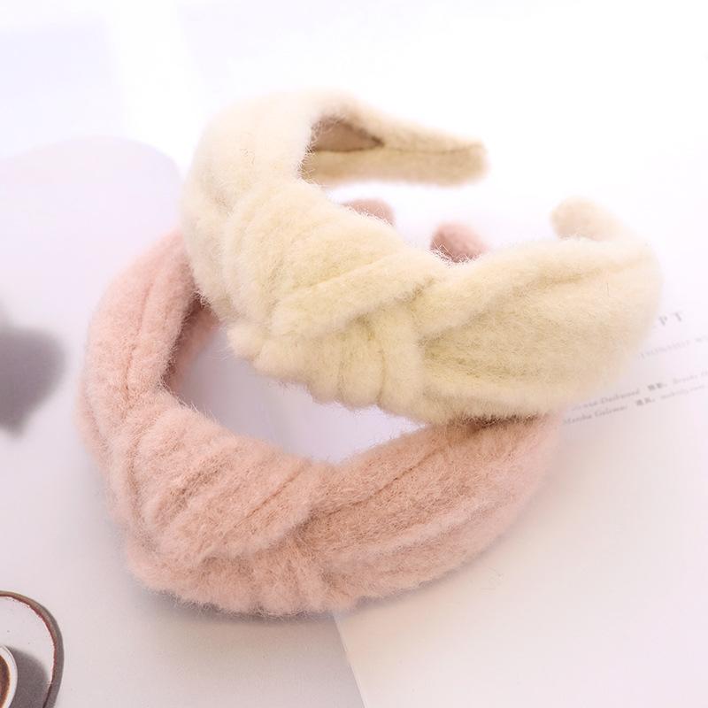 Winter Furry Headbands Women Warm Wide Hairband Girls Fashion Solid Color Velvet Hair Hoop Center Cross Knot Hair Accessories
Winter Furry Headbands Women Warm Wide Hairband Girls Fashion Solid Color Velvet Hair Hoop Center Cross Knot Hair Accessories