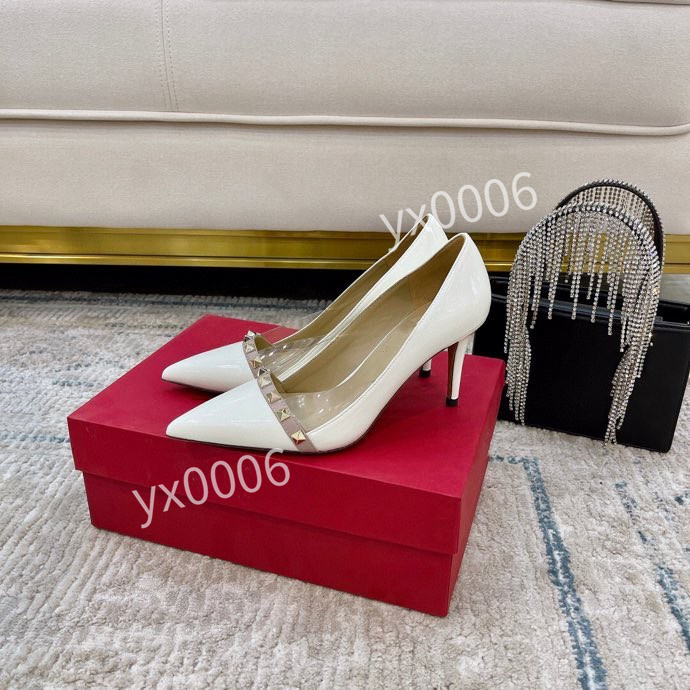 high quality gray 35-42 black fabric shoes comfortable breathable men's and women's sports Genuine Leathe yh211208, Choose the color
high quality gray 35-42 black fabric shoes comfortable breathable men's and women's sports Genuine Leathe yh211208, Choose the color