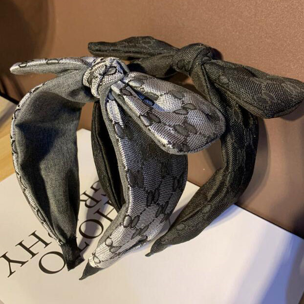 4color Luxury High Quality Leather Headband Letter Print Wide Edge Brand Designer Hair Hoop for Women Outdoor Sports Breathable Headwear Accessories, Black;brown
4color Luxury High Quality Leather Headband Letter Print Wide Edge Brand Designer Hair Hoop for Women Outdoor Sports Breathable Headwear Accessories, Black;brown