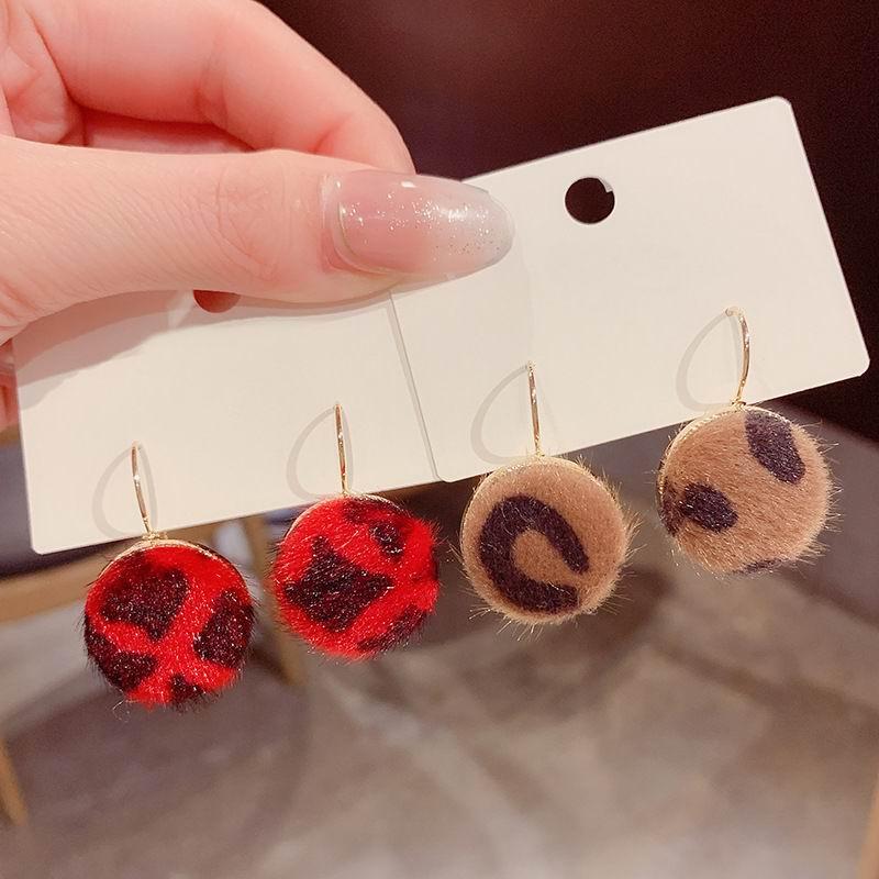 Winter Fashion Earrings Korean Style Red Brown Leopard Drop Earings Jewelry Wholesale
Winter Fashion Earrings Korean Style Red Brown Leopard Drop Earings Jewelry Wholesale