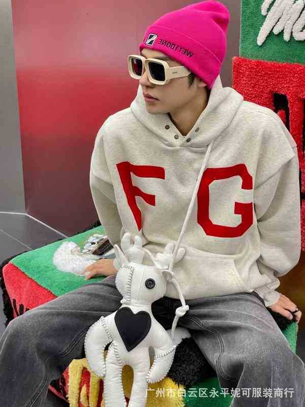 Fears of God Essentials Designer Hoodie Season 7 Flocking Red Letter High Street Loose Men and Women Plush, Flower ash
Fears of God Essentials Designer Hoodie Season 7 Flocking Red Letter High Street Loose Men and Women Plush, Flower ash