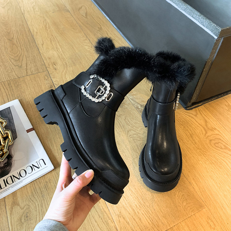 Russian winter ankle cracked leather+ thick rabbit skin stuffed lining round furry boots with wild buckle WX2C, Black-winter
Russian winter ankle cracked leather+ thick rabbit skin stuffed lining round furry boots with wild buckle WX2C, Black-winter