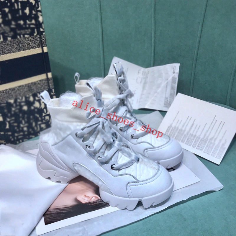 Paris Fashion Week Women's New Socks Sneakers Fashion Letter Embroidered Vamp Outdoor Mountaineering Rock Climbing Shoes
Paris Fashion Week Women's New Socks Sneakers Fashion Letter Embroidered Vamp Outdoor Mountaineering Rock Climbing Shoes