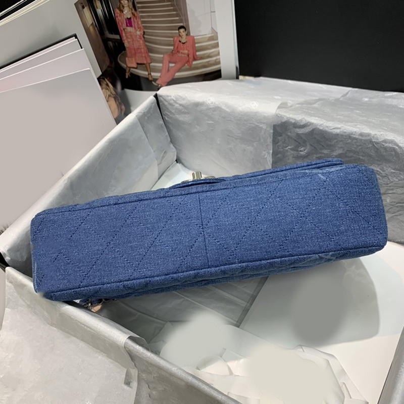 Denim is hard to come by Loose version of rhomboid seams with a casual feel AS2072 The bag has a very light weight and a large capacity bags
Denim is hard to come by Loose version of rhomboid seams with a casual feel AS2072 The bag has a very light weight and a large capacity bags