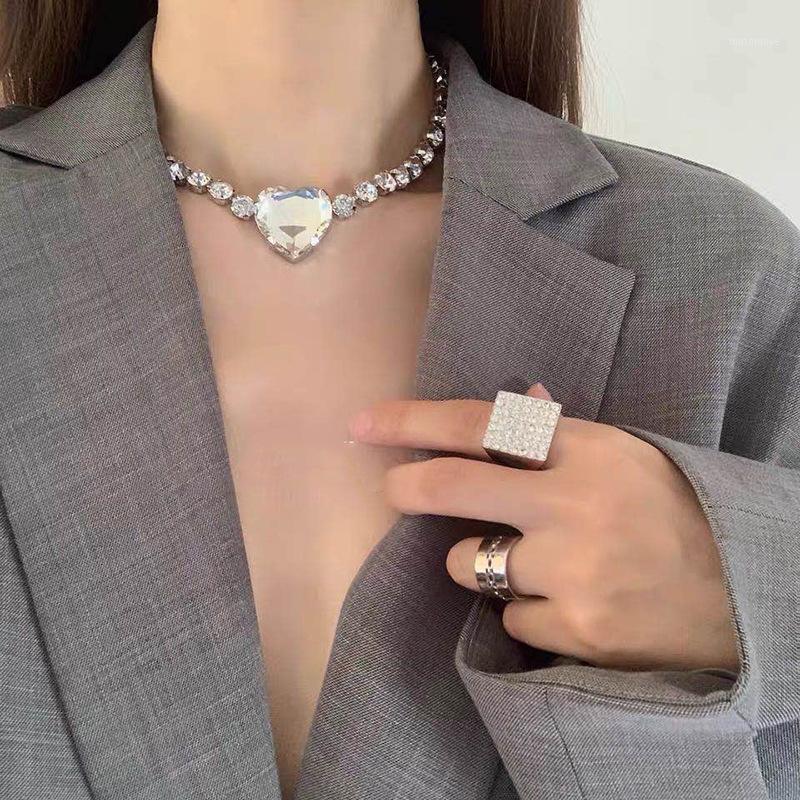 Luxurious Super large Crystal Heart Chokers Necklaces Woman Unisex Fashion Jewellery Rhinestone Simple Shining Bohemia Punk1
Luxurious Super large Crystal Heart Chokers Necklaces Woman Unisex Fashion Jewellery Rhinestone Simple Shining Bohemia Punk1