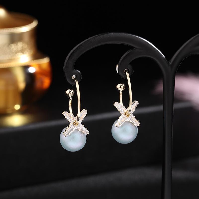 Elegant Round Imitation Pearl Dangle Earrings Rhinestones Charming Wedding For Women Fashion Earrings Accessories Girls Jewelry 
Elegant Round Imitation Pearl Dangle Earrings Rhinestones Charming Wedding For Women Fashion Earrings Accessories Girls Jewelry