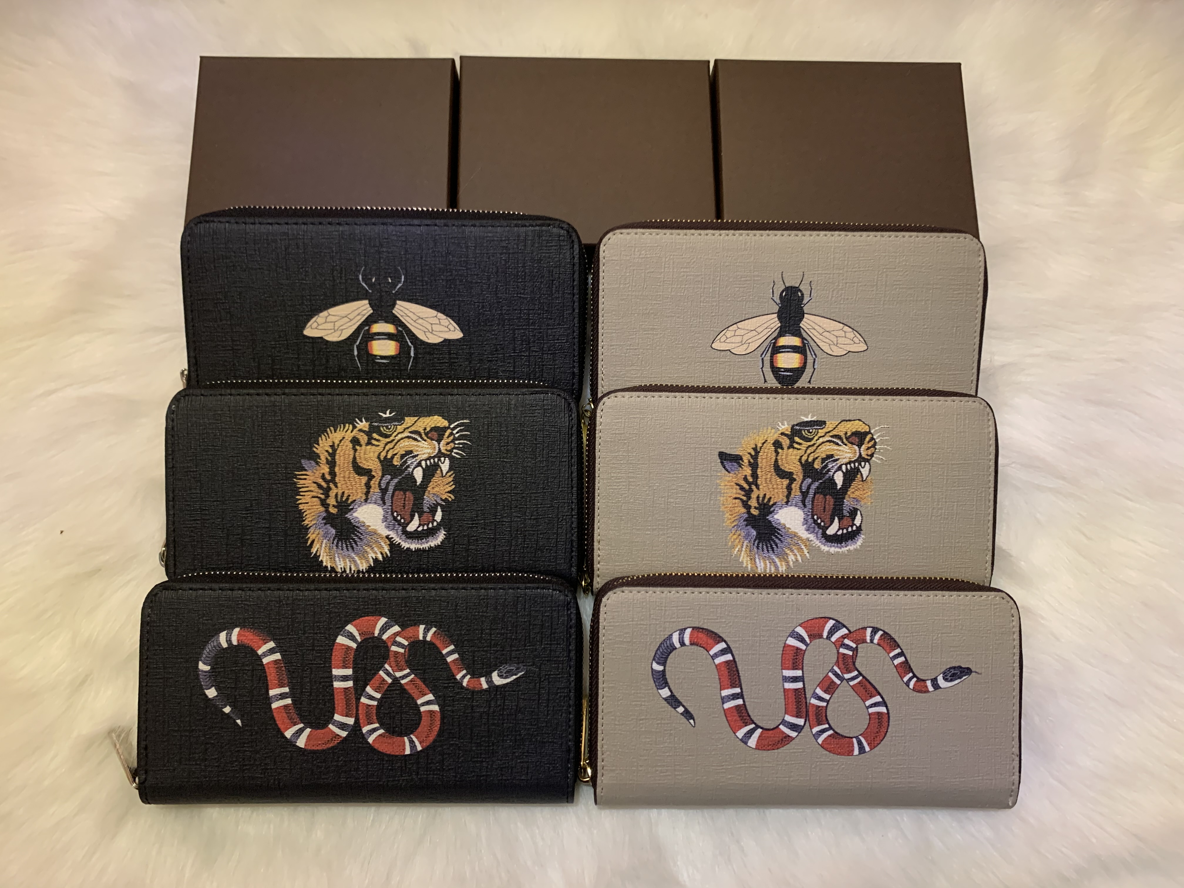 Highest Quality Fashion Luxurys New Evening Bag Coin Purse Embossed Classic Clutch Wallet Ms. Designers Wallet Ms. Belt Bag With Box Dustba, Red;black
Highest Quality Fashion Luxurys New Evening Bag Coin Purse Embossed Classic Clutch Wallet Ms. Designers Wallet Ms. Belt Bag With Box Dustba, Red;black
