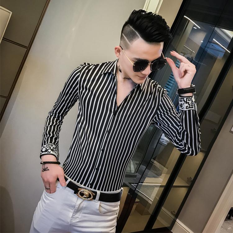 Black and white striped shirt men' long sleeve new Korean version of the Slim hair stylist clothes handsome trend shirt
Black and white striped shirt men' long sleeve new Korean version of the Slim hair stylist clothes handsome trend shirt