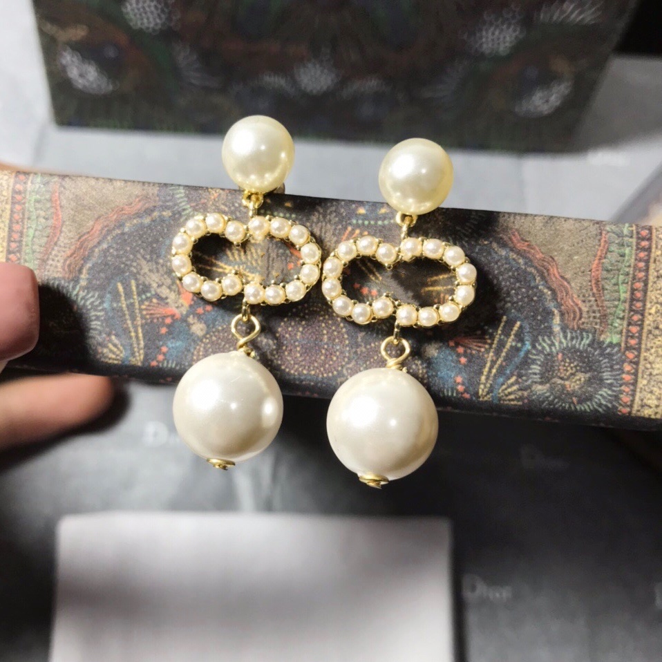Luxury Designer Jewelry Women Earrings Pearl Stud Diamond Letter with Gold Plated Round White Black Green Elegant Fashion Gift for girl, Golden;silver
Luxury Designer Jewelry Women Earrings Pearl Stud Diamond Letter with Gold Plated Round White Black Green Elegant Fashion Gift for girl, Golden;silver