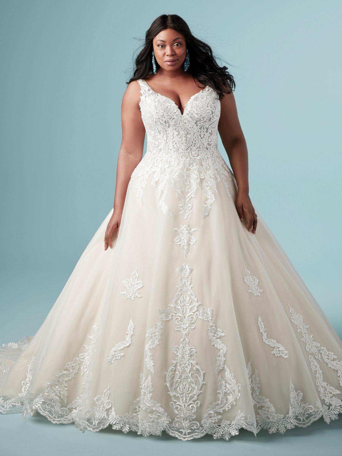 Plus Size Ivory Lace Wedding Dresses V Neck A Line Sequined Bridal Gowns Covered Buttons Back Sweep Train Tulle Robe De Marie