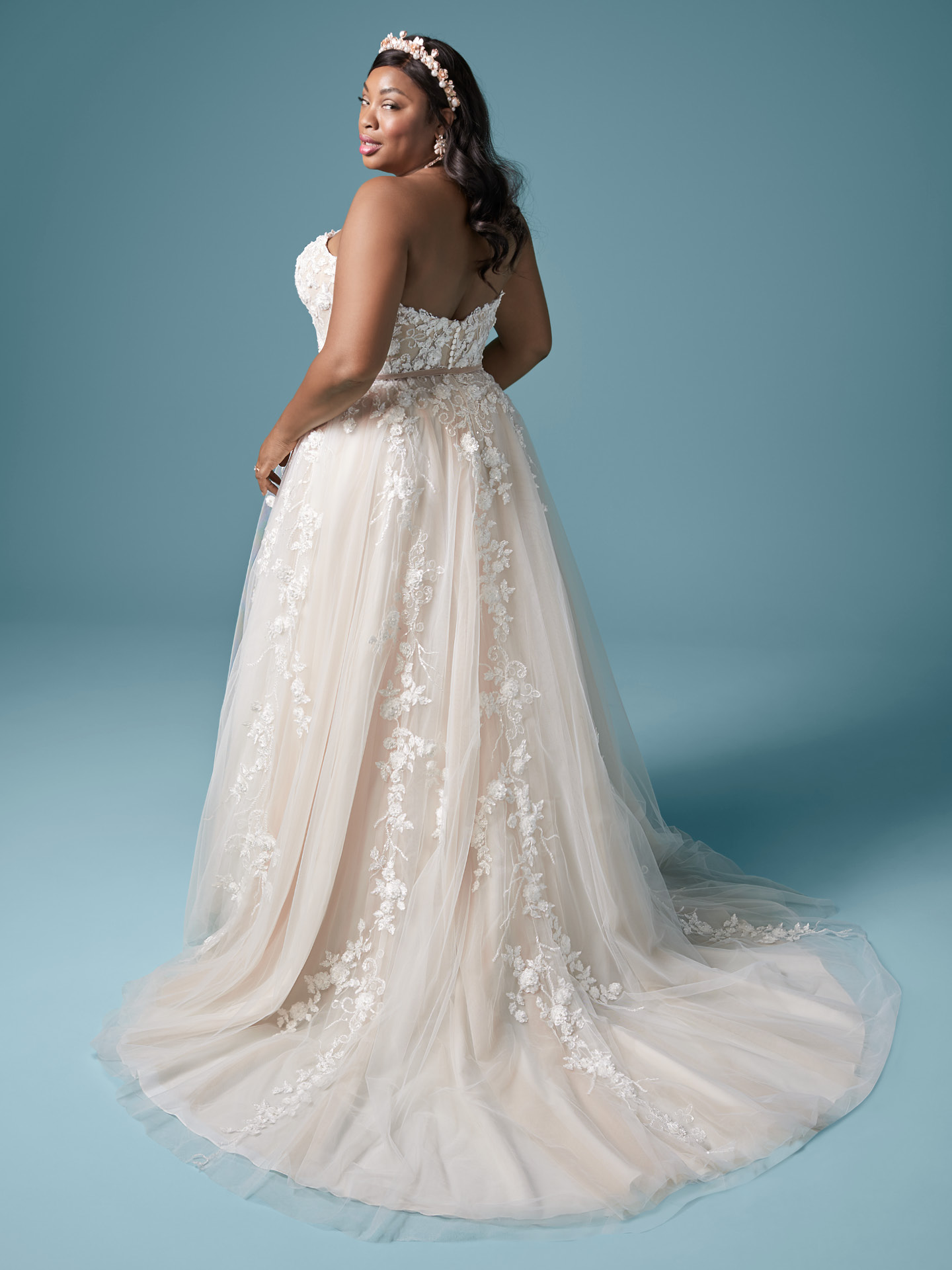 Size Amazing Plus Lace Wedding Dresses Strapless Neck A Line Beaded Bridal Gowns Sweep Train Tulle Robe De Marie