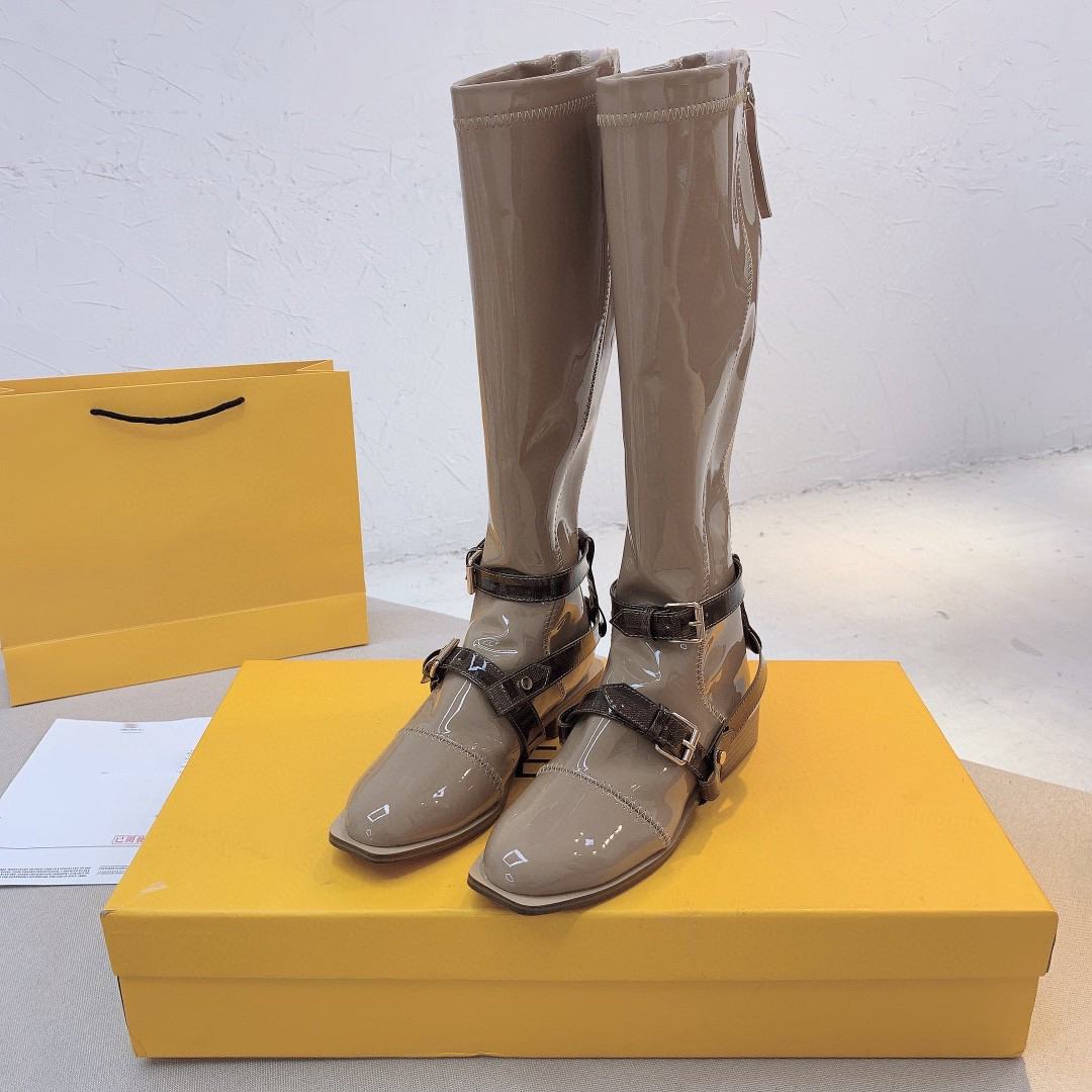 luxurys designers shoes latest autumn/Winter 2020 round head middle boot for women fashion fend leather boots women boots, Black
luxurys designers shoes latest autumn/Winter 2020 round head middle boot for women fashion fend leather boots women boots, Black