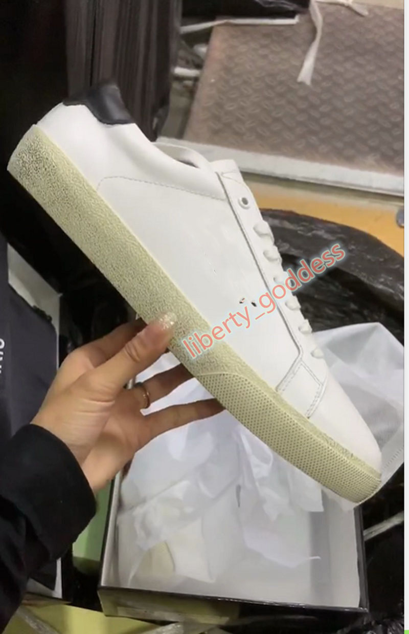 2021 latest fashion white shoes, letter design, luxe casual shoes for men and women, sizes 36-45
2021 latest fashion white shoes, letter design, luxe casual shoes for men and women, sizes 36-45