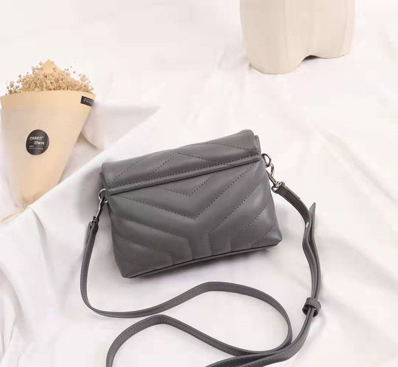 VANNOGG High Quality,20cm,Women handbags,Classic Fashion female bag,Medium capacity chain bags,Genuine Leathe shoulder bag Cross Body, Black gold
VANNOGG High Quality,20cm,Women handbags,Classic Fashion female bag,Medium capacity chain bags,Genuine Leathe shoulder bag Cross Body, Black gold