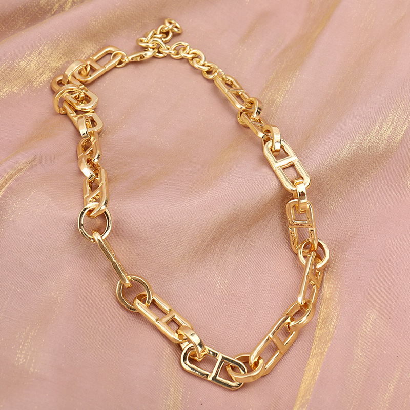 Merry Christmas to youFashion Brand Necklaces Women's Short Thick Chain Splicing Exaggerated Personality Collar Chain
Merry Christmas to youFashion Brand Necklaces Women's Short Thick Chain Splicing Exaggerated Personality Collar Chain