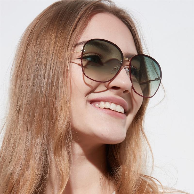 2020 New Bling Frame Polygon Metal Frame Fashion Women Sunglasses Brand Designer Sunglasses Women Brand Designer1
2020 New Bling Frame Polygon Metal Frame Fashion Women Sunglasses Brand Designer Sunglasses Women Brand Designer1