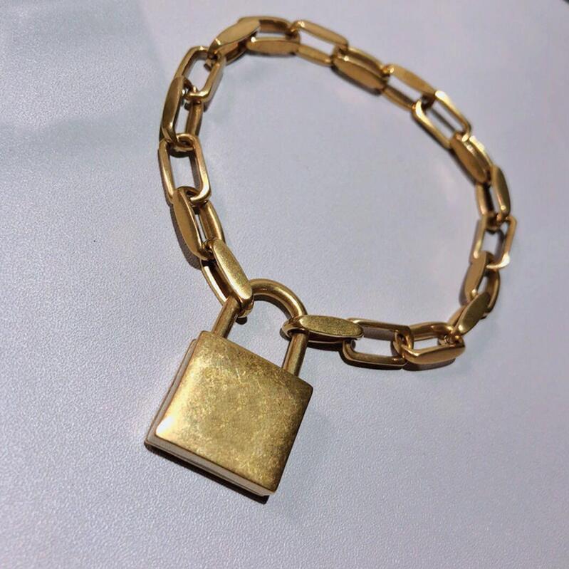 Hot sale letter seal lock necklace men and women party wedding couple gift fashion golden lock necklace pendant chain jewelry box
Hot sale letter seal lock necklace men and women party wedding couple gift fashion golden lock necklace pendant chain jewelry box