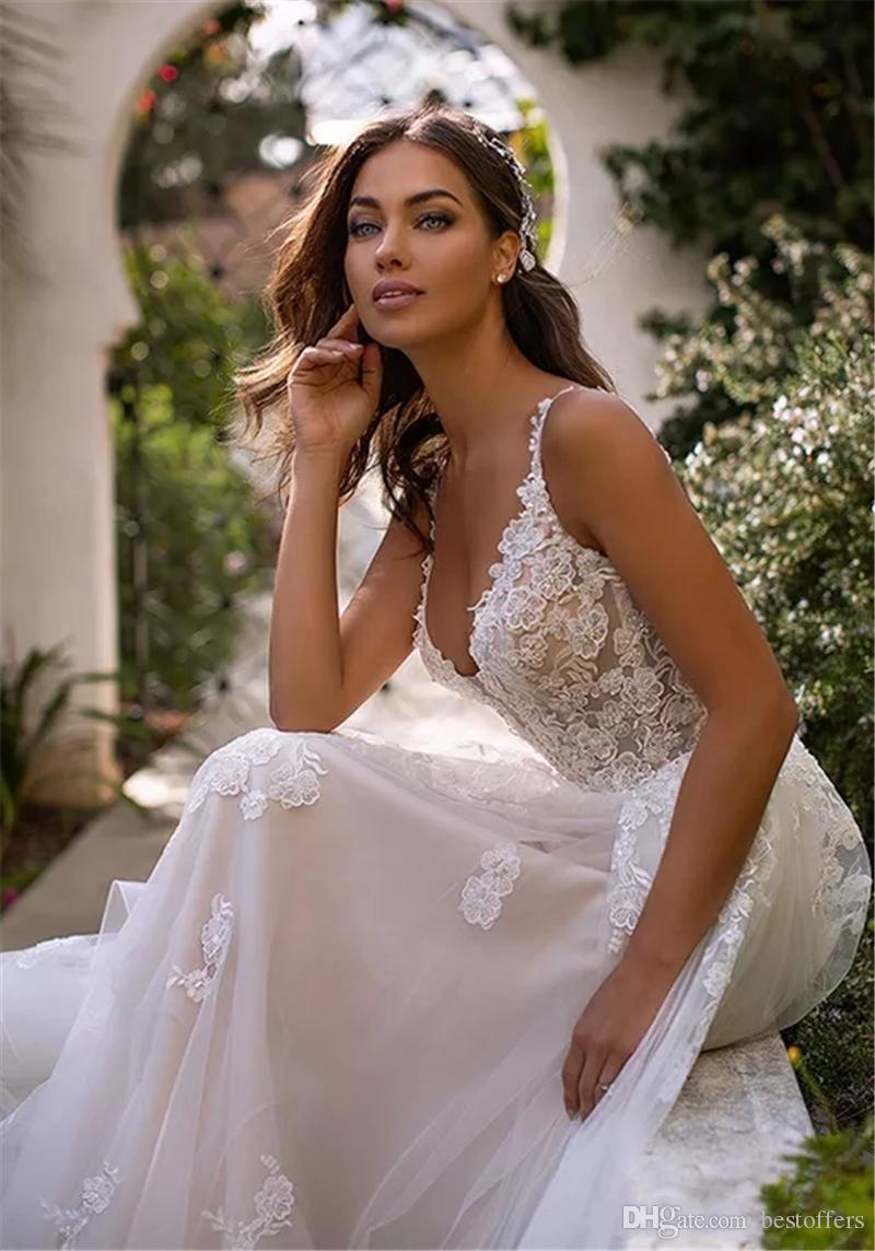 Romantic Spaghetti Straps Lace A Line Wedding Dresses Tulle Applique Ruffles Court Train Garden Wedding Bridal Gowns BM1639