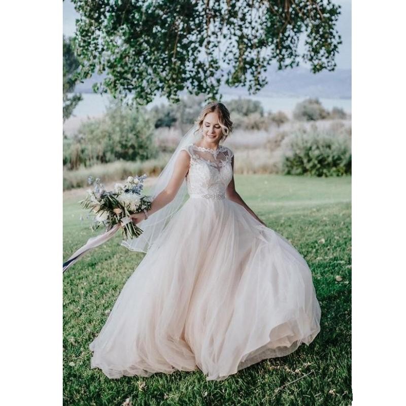 Cheap Garden Country Champagne Wedding Dresses A Line Jewel Neck Lace Appliques Sleeveless Illusion Tulle Floor Length Formal Bridal Gowns ppliques