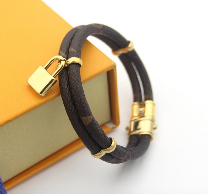 Fashion leather bracelets Locks pendant bangle Titanium steel accessories double-deck bracelet letter flowers design bracelet
Fashion leather bracelets Locks pendant bangle Titanium steel accessories double-deck bracelet letter flowers design bracelet