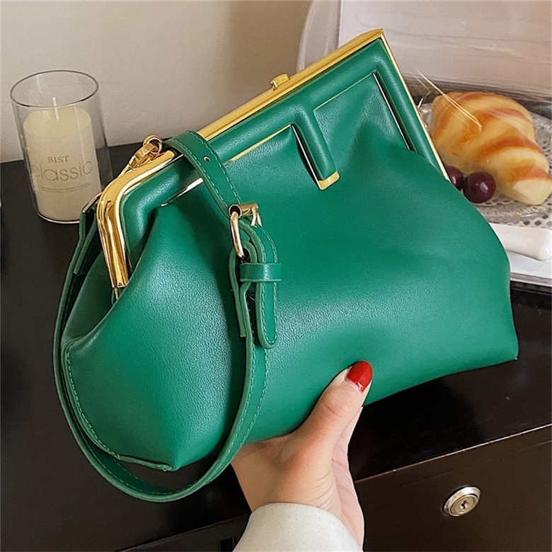 Factory Store Shop bag female autumn winter new fashion armpit ins messenger, Sky blue
Factory Store Shop bag female autumn winter new fashion armpit ins messenger, Sky blue