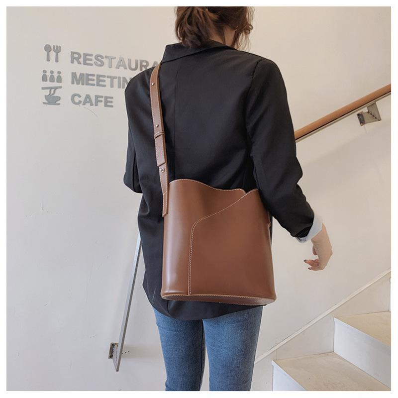 Free shipping women's 2021 new large-capacity handbag women bag messenger bag pictures and mom fashion retro shoulder, Black
Free shipping women's 2021 new large-capacity handbag women bag messenger bag pictures and mom fashion retro shoulder, Black