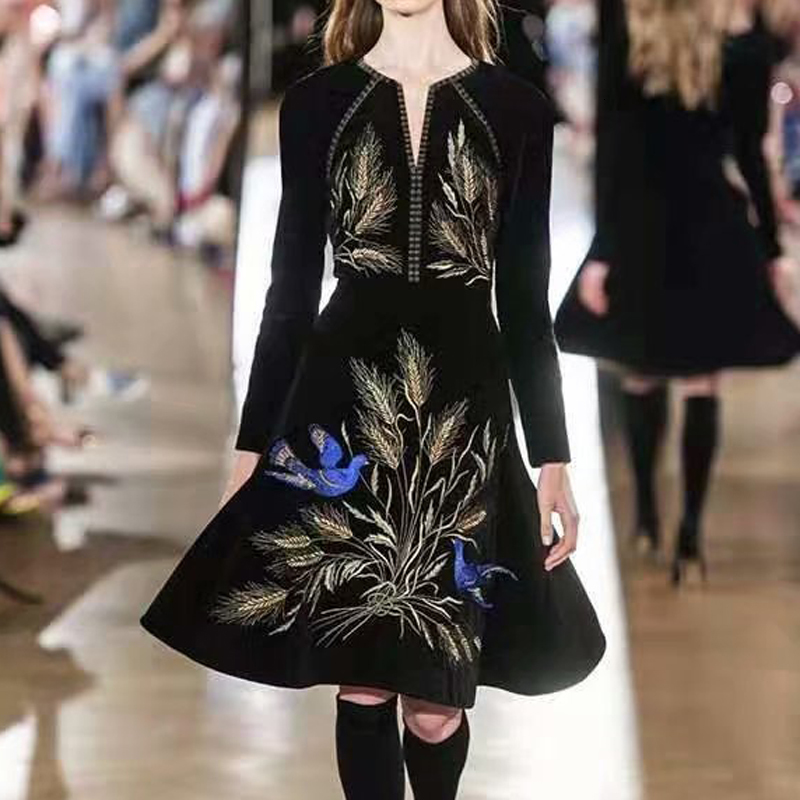 2021-autumn Sexy New Track with Retro-ethnic v Neckline Embroidered Long Sleeve Flowers Thin-fitting Worn Dress of High Quality Women 7drd, Black
2021-autumn Sexy New Track with Retro-ethnic v Neckline Embroidered Long Sleeve Flowers Thin-fitting Worn Dress of High Quality Women 7drd, Black