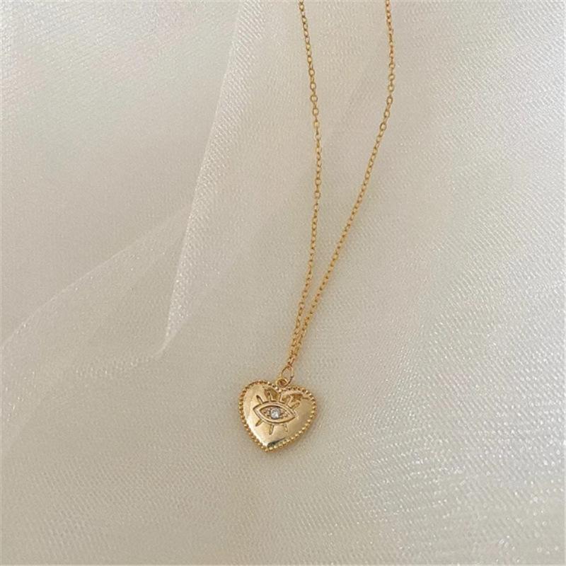 Pendant Necklaces Devil's Eye Love Necklace Fashion Temperament Women's Titanium Steel Inlaid Heart-shaped Neck Chain
Pendant Necklaces Devil's Eye Love Necklace Fashion Temperament Women's Titanium Steel Inlaid Heart-shaped Neck Chain