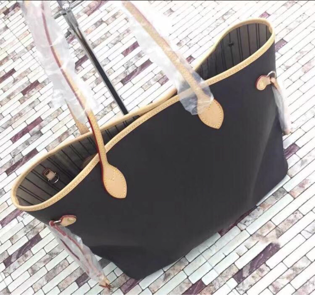 Fashion Bags women leather handbags female mother hand mother bill of lading shoulder bag women bag with Small bag good quality, Old flower
Fashion Bags women leather handbags female mother hand mother bill of lading shoulder bag women bag with Small bag good quality, Old flower