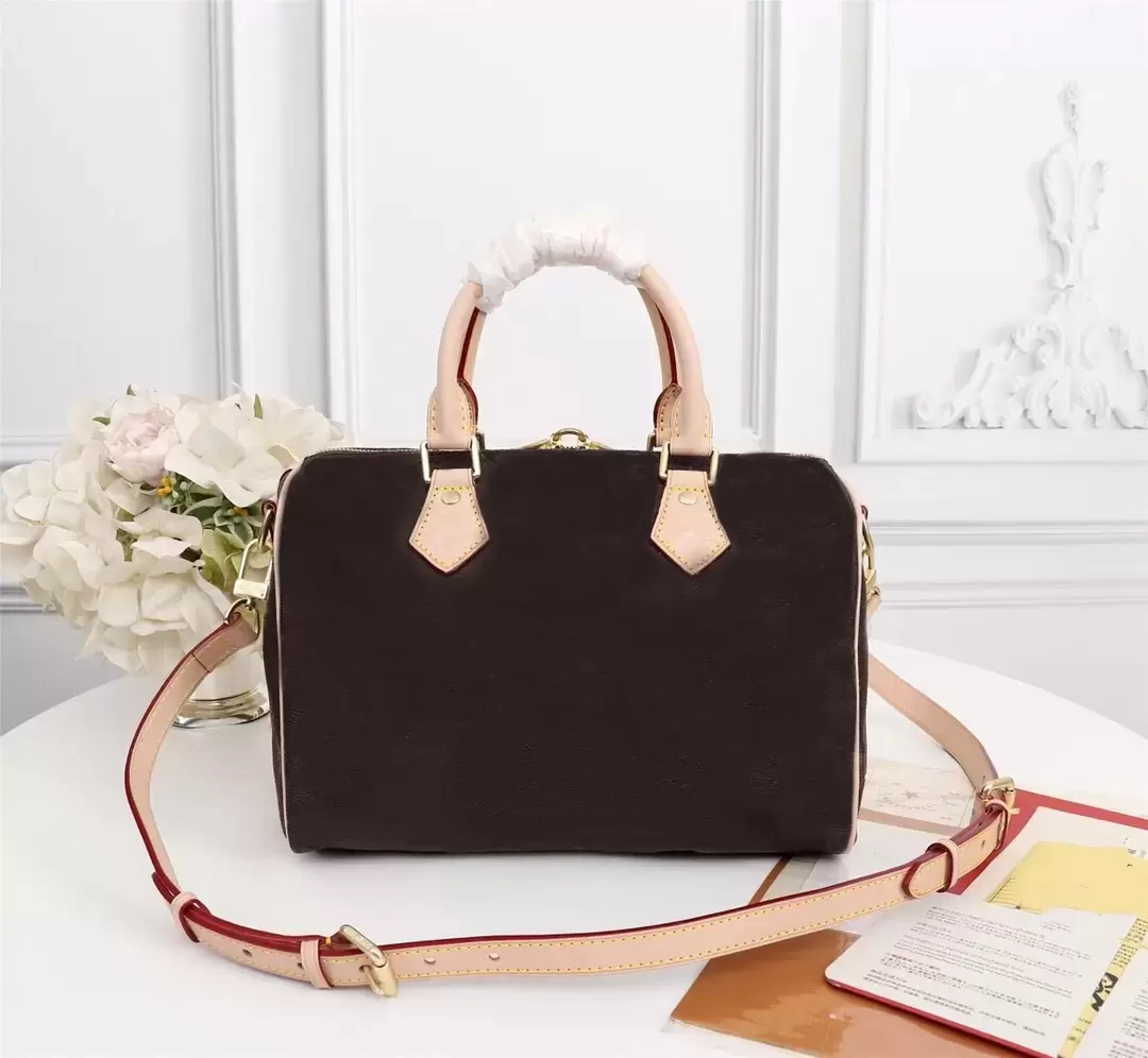 2021 Women messenger bag Classic Luxurys Designers Fashion women bag Shoulder Bags Lady Totes handbags Speedy With Key Lock Shoulder Strap Dust Bag, ------
2021 Women messenger bag Classic Luxurys Designers Fashion women bag Shoulder Bags Lady Totes handbags Speedy With Key Lock Shoulder Strap Dust Bag, ------
