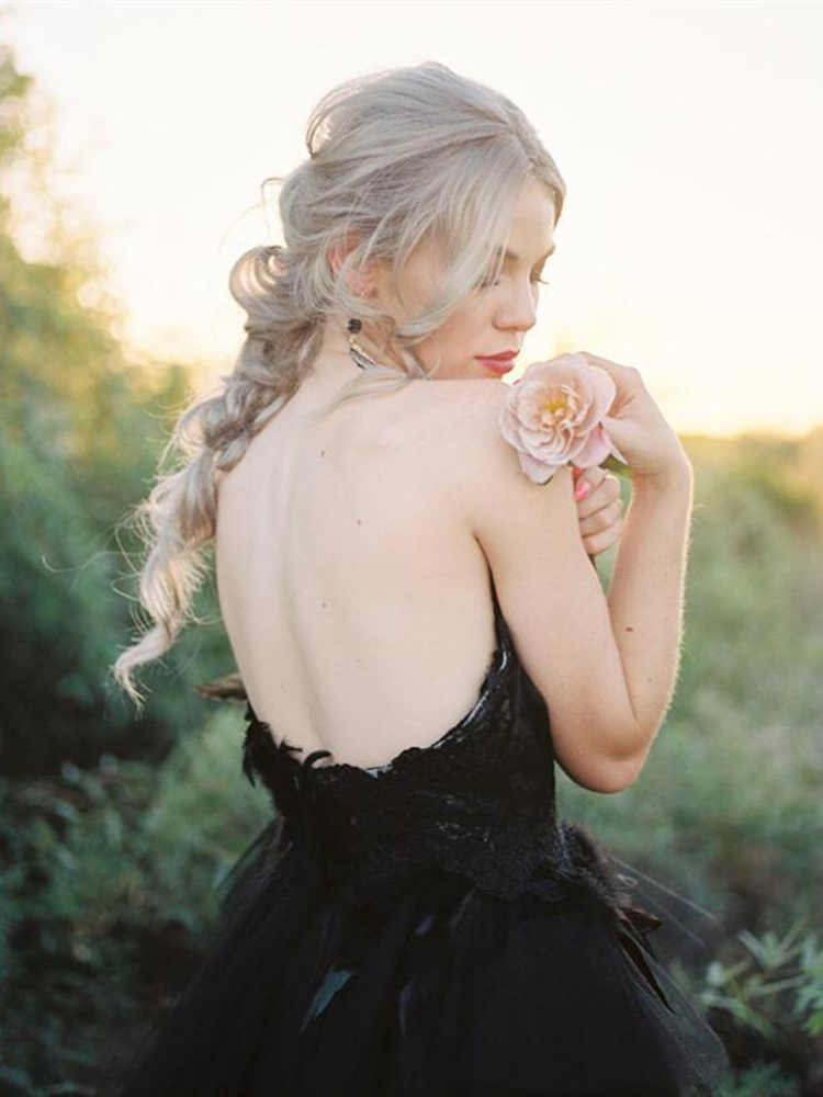 Strapless Black Gothic Wedding Gowns Appliques Lace Top Soft Tulle A Line Floor Length Bridal Wedding Dresses Princess Plus Size Country Garden Vestid