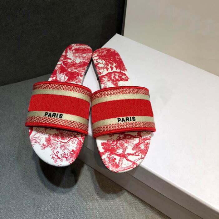2022 Designer Leather Women Sandals Summer Flat Slipper fashion beach woman Big head Rainbow letters slippers with box Size 35-42, #30
2022 Designer Leather Women Sandals Summer Flat Slipper fashion beach woman Big head Rainbow letters slippers with box Size 35-42, #30