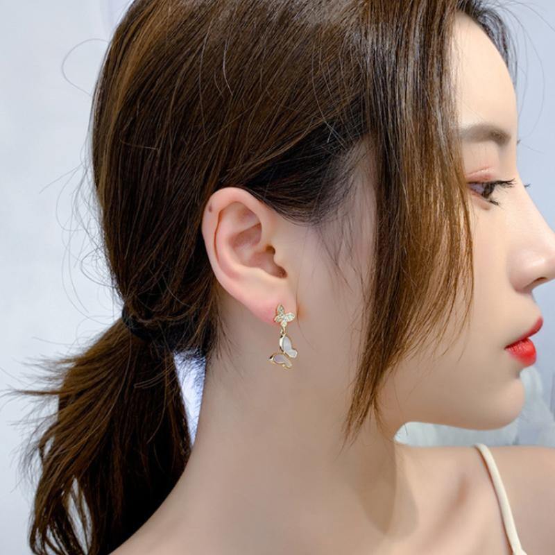 Exquisite and small butterfly earrings free mail original new simple eardrop women popular jewelry
Exquisite and small butterfly earrings free mail original new simple eardrop women popular jewelry