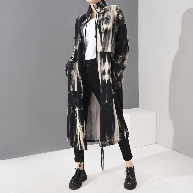 [EAM] Women Black Pattern Printed Big Size Trench New Stand Collar Long Sleeve Loose Fit Windbreaker Fashion Spring LJ201128