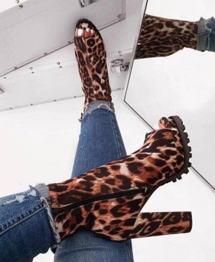 Autumn and winter new 2020 new women's zipper snake pattern waterproof platform high-heeled thick-soled open toe low-tube boots, Red
Autumn and winter new 2020 new women's zipper snake pattern waterproof platform high-heeled thick-soled open toe low-tube boots, Red