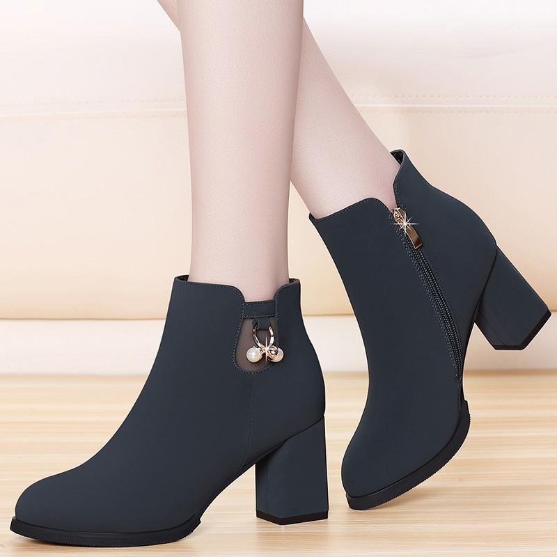 Cow Suede Leather Fashion Boots Female Shoes For Women Adult Casual Ankle Boots Comfortable Short Plush Footwear YG-B00121, Black
Cow Suede Leather Fashion Boots Female Shoes For Women Adult Casual Ankle Boots Comfortable Short Plush Footwear YG-B00121, Black