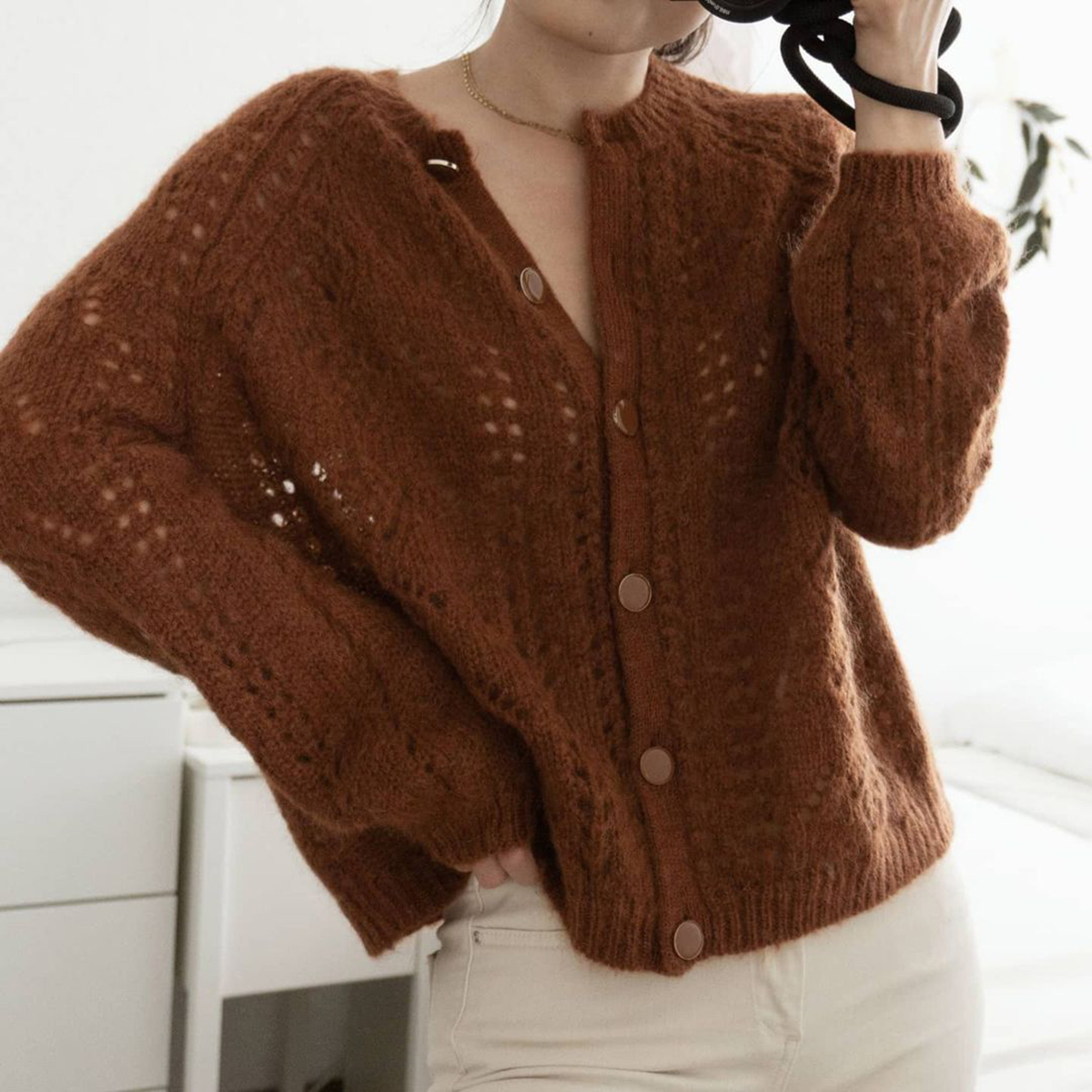 Vintage hollow out women's jumper long sleeve v casual neck streetwear cardigan hot autumn fancy shirt, Kaki
Vintage hollow out women's jumper long sleeve v casual neck streetwear cardigan hot autumn fancy shirt, Kaki