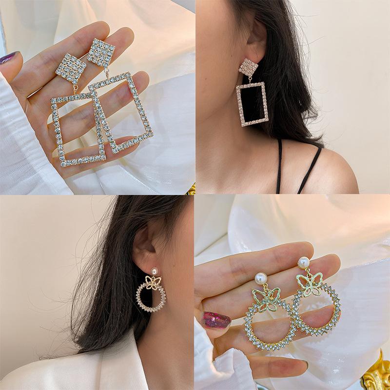 Women's earrings wholesale 925 silver needle fashion geometric Diamond Earrings Korea East Gate temperament long earrings
Women's earrings wholesale 925 silver needle fashion geometric Diamond Earrings Korea East Gate temperament long earrings