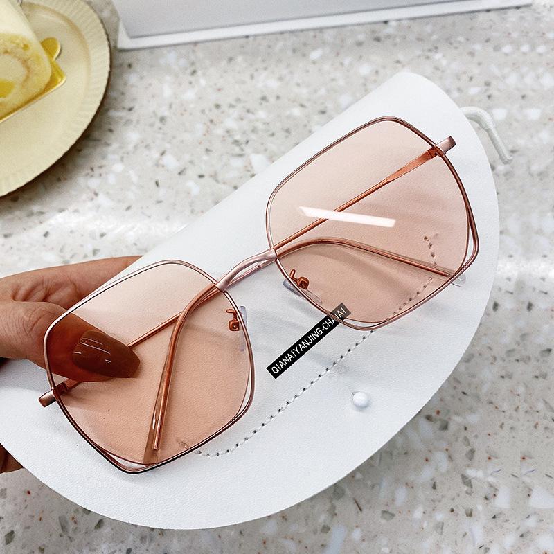 Elegant Hollow Out Square Sunglasses For Women 2021 New Fashion Gradient Pink Sun Glasses Uv400 Shades Female Chic Eyewear Black
Elegant Hollow Out Square Sunglasses For Women 2021 New Fashion Gradient Pink Sun Glasses Uv400 Shades Female Chic Eyewear Black