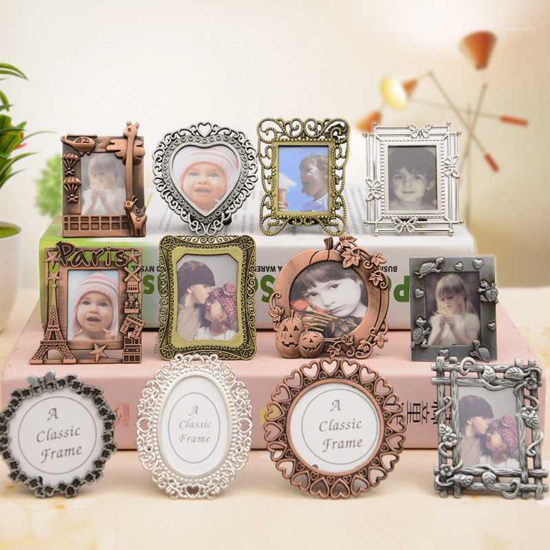 Retro Vintage Photo Frame Keychain 16 Style Lover Picture Key Rings for Children Birthday Party Gifts Anniversary Present1
Retro Vintage Photo Frame Keychain 16 Style Lover Picture Key Rings for Children Birthday Party Gifts Anniversary Present1