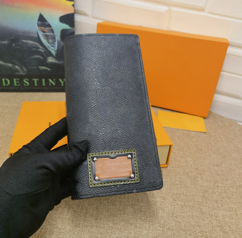 Top Fashion Men and women purses leather designer luxury letters flower pattern chain interlayer hand classic with box SIZE 19-10-2.5cm M63212 43146
Top Fashion Men and women purses leather designer luxury letters flower pattern chain interlayer hand classic with box SIZE 19-10-2.5cm M63212 43146