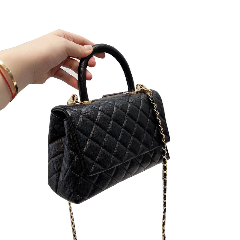 Classical Top Handle Totes Mini Designer Bags Caviar Calfskin Quilted Matelasse Chain Single Flap Vanity Cosmetic Outdoor Sacoche Purse Luxury_handbags 22cm/28cm, Box
Classical Top Handle Totes Mini Designer Bags Caviar Calfskin Quilted Matelasse Chain Single Flap Vanity Cosmetic Outdoor Sacoche Purse Luxury_handbags 22cm/28cm, Box