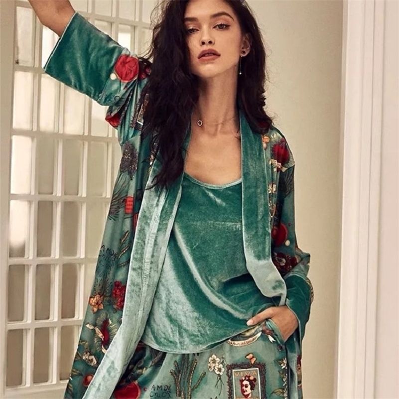 Fashion Autumn Multicolor Print Velvet Women 3 Pieces Pajama Sets Winter Vintage Sexy Robe Sets Elegant Female Nightwear E2582 201113, Light pink
Fashion Autumn Multicolor Print Velvet Women 3 Pieces Pajama Sets Winter Vintage Sexy Robe Sets Elegant Female Nightwear E2582 201113, Light pink