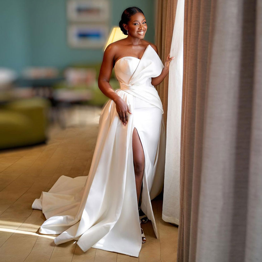 Line Ivory A Overskirt Wedding Dresses Strapless Neck Side Split Bridal Gowns Sweep Train Satin Robe De Marie